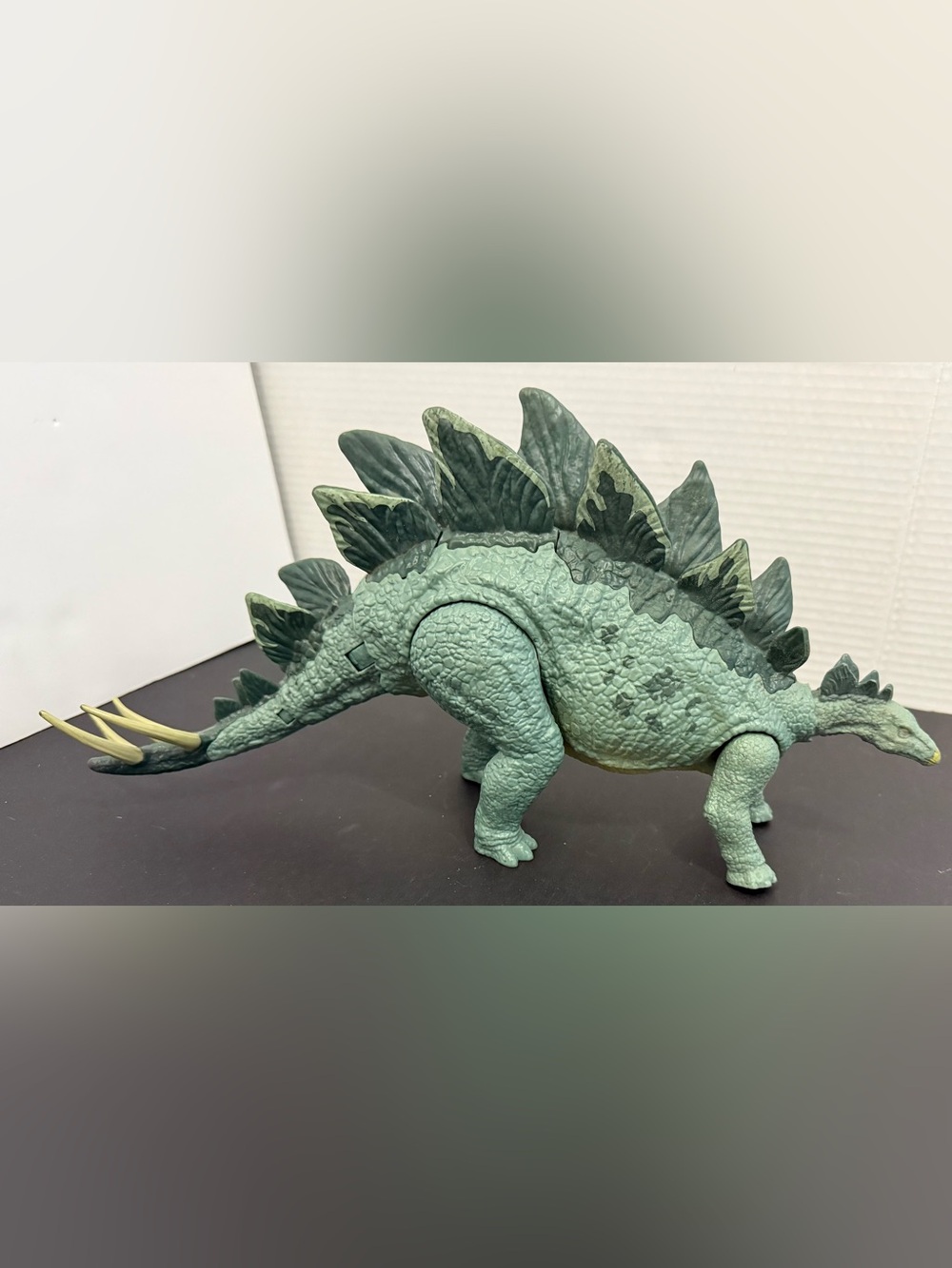 Mattel Jurassic World Action Attack Stegosaurus Dinosaur Figure